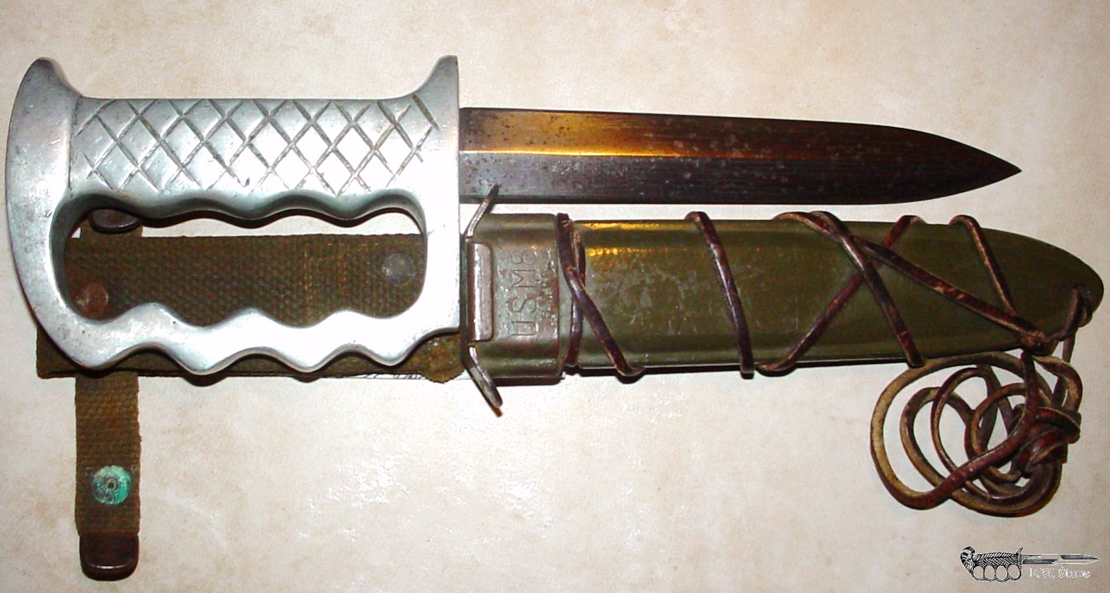Unmarked Aussie Knuckle Knife, Aluminum D Guard, Incused Checkering